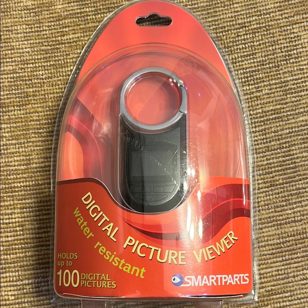 Black Digital Camera Viewer Compact Design with key chain